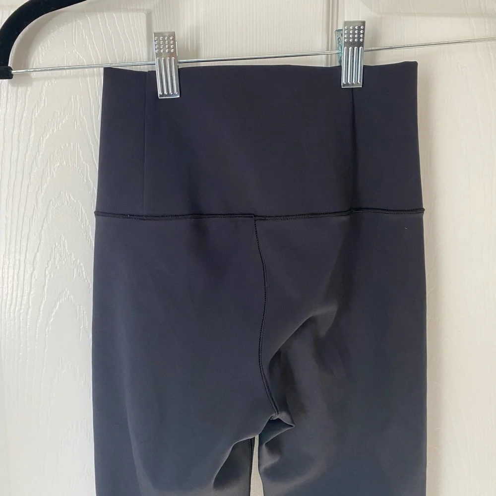 Vuori Black Evolve Leggings XS - Picture 10 of 11